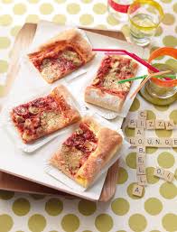 Pizza Mit Kaserand Rezept Pizza Mit Kaserand Snack Rezepte Lebensmittel Essen