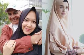Banyak sih mungkin, santi juga misalnya pakai kerudung apa. Walau Lebih Muda Dari Anak Tirinya Istri Mark Sungkar Buktikan Dekat Dengan Shireen Saat Makan Bersama Semua Halaman Sajian Sedap