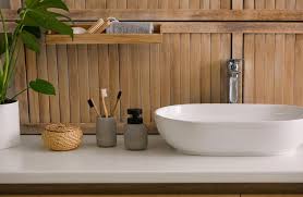 De la petite salle de bain à la salle de bain parentale, il y a forcément un meuble qui correspond à vos désirs d'aménagement. Choisir Un Meuble De Salle De Bains En Bambou Espace Aubade