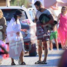 Oyuncu burçin terzioğlu'nun kısa bir süre önce umut duygu ile aşk yaşadığı ortaya çıkmıştı. Burcin Terzioglu Sevgilisi Umut Duygu Ile Marmaris Te Son Dakika Magazin Haberleri Sipsak Haberleri