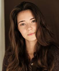 Carly Rees plays sword-handed Alien “MIEK” in THOR LOVE & THUNDER  💜&⚡️@carly_rees_ @aeartists @thorofficial