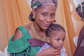 Hotunan manyan jaruman kannywood bakwai (7) tare da matayensu. Hotunan Maryam Booth Na Batsa Kannywood Maryam Booth Tana Ma Æ´anuwa Musulmi Barka Da Mauludi