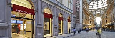 Classi al cinquanta per cento fino a fine febbraio. Milan Ferrari Store Scuderia Ferrari Official Store