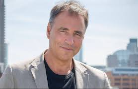 Κάνοντας φύλλο και φτερό τη συγγραφή ενός φόνου • Fractal