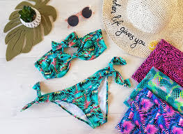 Découvrez notre gamme de maillots de bain femme conçue pour vos activités aquatiques ! Tuto Maillot De Bain Cajou Le Blog De Craftine