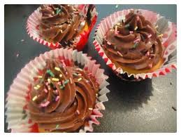 Cupcakes A La Vanille Et Son Glacage Chocolat Recette Glacage Chocolat Cupcakes Et Alimentation