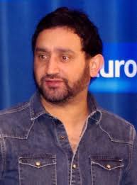 Manaudou en couple avec un chanteur, dujardin: Cyril Hanouna Wikipedia