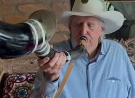 The singer stated that the intention is to ask the military for action with the president of the republic. G7bnbbwq11gkqm