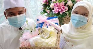 1 permohonan bantuan warga emas. Warga Emas 77 Tahun Nikahi Adik Arwah Isteri Pada Raya Kedua