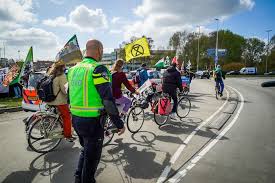 De studente woonde op dinsdag 31 augustus 1993 een feestavond bij in de soos van een studentenvereniging in maastricht. Twintig Aanhoudingen Bij Demonstratie Extinction Rebellion In Eindhoven Binnenland Tubantia Nl