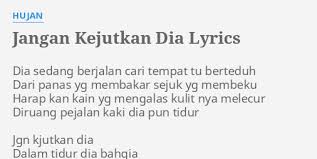 Terang terang bersama rasa sayang ku biarkan kau terbang terang terang sudut kecil ku isi untuk senyuman mu lagi. Jangan Kejutkan Dia Lyrics By Hujan Dia Sedang Berjalan Cari