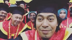 We did not find results for: Komedian Komeng Akhirnya Jadi Sarjana Wisuda Di Usia 48 Tahun Dan Lulus Dengan Nilai A Halaman 2 Serambi Indonesia