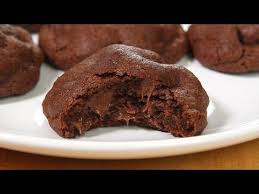Biscuits Moelleux Double Chocolat A Faire Absolument Durant Les Vacances De Noel Ma Fourchett Double Chocolate Chip Cookies Cookie Recipes Dessert Recipes