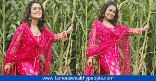 She is 4 feet 10 inches tall and weight 50 is kgs. Neha Kakkar Height Age Biography Wiki Net Worth 2021