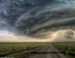 Eye Of The Storm The Jaw Dropping Image Of An Enormous Supercell Cloud Clouds Storm Photography Supercell Thunderstorm