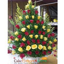 Flowers bouquet stock photos and images. Yellow And Roses Designer Flower Bouquet Cakeflowerngifts Com