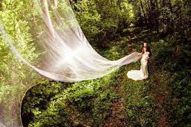 Spüren sie die meeresbrise, während sie in diesem perfekten, femininen kleid den gang hinuntergehen. Trash The Dress 50 Ausgefallene Ideen Tipps Inspirationen