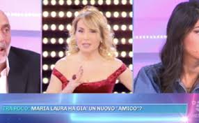 Bringen sie farbe & kreativität in ihr zuhause. La Moglie Svela Il Bassetti Privato Piacione Al Primo Appuntamento Imbarazzo A Domenica Live Il Tempo