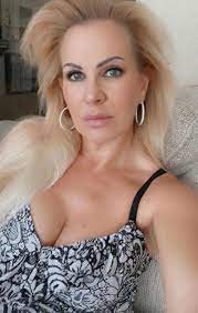 Claudia norberg spricht über männer und ihren ex michael wendler. Mitten Im Wendler Eklat Wo Ist Eigentlich Claudia Norberg Promiflash De