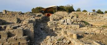 Troy was the setting of the trojan war described in the greek epic cycle, in particular in the iliad, one of the two epic poems attributed to homer. Troja Ruinen 15 Sehenswurdigkeiten Die Du Nicht Versaumen Darfst