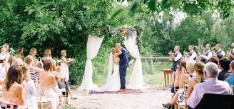 Keep it simple with greenery or fancy it up with more elaborate flowers that. Over 20 Of Toronto S Prettiest Outdoor Wedding Venues