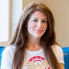 Mona Faris's Instagram, Twitter & Facebook