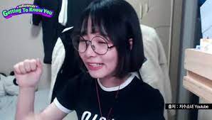 메이플 최악의세대(일요일) 15나 로스트아크 레이드(수요일) 합방, 휴방일인 쥐요일(토요일)을 제외하면 모든 날을 리그 오브 레전드로 보낸다. ì§€ìˆ˜ì†Œë…€ Twitch