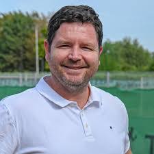 Tom Siebold's Instagram, Twitter & Facebook