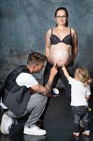 Wenn ihr einen professionellen fotografen engagiert, weiß der, welche posen am schönsten wirken. Babybauchfotos Wenn Kinder Ein Geschwisterchen Bekommen