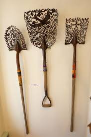 Shovels As Art Kelly Phipps Recycles Old Garden Shovels And Creates A Filigree Design With A Plasma Torch Sh Metal Art Projects Metal Tree Wall Art Metal Art