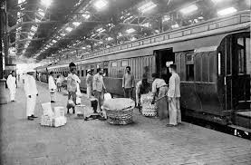 Setelah mengikuti pendidikan kemiliteran secara singkat, ia dimasukkan ke batalion kota bogor dengan pangkat letnan muda. 34 Gambar Klasik Kuala Lumpur Dari Zaman 1800 Hingga Ke 1990 An Unik Dan Tak Pernah Di Lihat