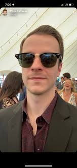 Hi!! Everyone I'm a licensed Esthetician who currently is looking for a  roommate. I'm originally from Boston living in Dedham , I just recently got  a new job in the seaport area.