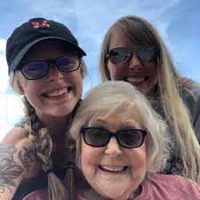 Christy Simmons (@christy_simmons)