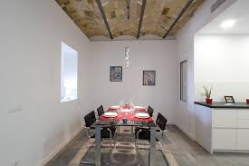 Reformar una casa vieja o rehabilitar una casa antigua suele ser una necesidad, pero es una tarea a la que debes dedicar tiempo si deseas obtener es aconsejable que tengas una idea aproximada de cuánto cuesta la reforma de una casa vieja, pues el costo puede ser mucho menor si planificas bien. Cuanto Cuesta Reformar Una Casa Agora Mls