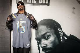 Скачай snoop dogg wiz khalifa og feat currensy и snoop dogg wiz khalifa french inhale. Is Kush Ups The New Stoners Anthem From Snoop Dogg And Wiz Khalifa Video Ibtimes India