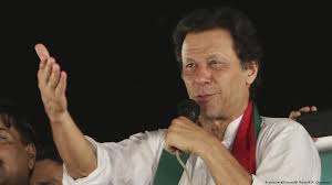 عمران خان فی الوقت بریڈفورڈ یونیورسٹی برطانیہ کے چانسلر کے طور پر خدمات انجام دے رہے ہیں۔ عمران خان کو حکومت پاکستان کی جانب سے صدارتی ایوارڈ بھی ملا۔ Pakistan Election Imran Khan Claims Victory News Dw 26 07 2018