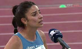 Η ανθή κυριακοπούλου ήταν η μεγάλη πρωταγωνίστρια στην κούρσα των 1.500 μέτρων γυναικών, αφού κατέκτησε το χρυσό μετάλλιο καταλαμβάνοντας την πρώτη θέση. A Kyriakopoyloy Afierwnw Th Nikh Ston Patera Moy Poy Xa8hke Apo Koronoio Vid Fosonline