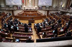 No decreto marcelo rebelo de sousa prevê prolongar restrições até 7 de janeiro. Covid 19 Parlamento Autoriza Renovacao Do Estado De Emergencia Ate 15 De Janeiro