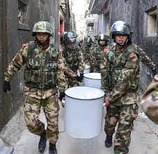 Methamphetamin produktion drogen macht welt schmerz : Razzia In China 3000 Polizisten Sturmen Crystal Meth Dorf Welt