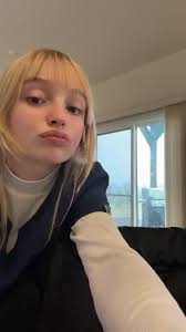 parissss (@parislavea)