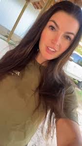 Hannah Perron's Instagram, Twitter & Facebook