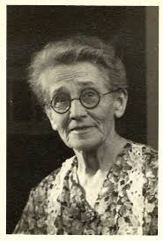 Does anyone have any pictures, letters, etc or know any living relatives of  a woman named Isabelle Scott who lived