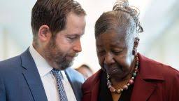 Man claiming his innocence in '98 slaying says prosecution withheld  evidence about key witness