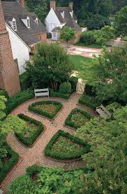 Spring In Colonial Williamsburg Is Filled With Landscapes And Gardens Colorful With Flowering Bulbs Shrubs P Colonial Garden Garden Design Herb Garden Design