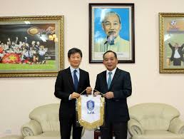 Ông lê khánh hải sinh ngày 27/5/1966 tại quảng trị. Chá»§ Tá»‹ch Vff Le Khanh Háº£i Tiáº¿p Chá»§ Tá»‹ch Lien Ä'oan Bong Ä'a Han Quá»'c Chung Mong Gyu