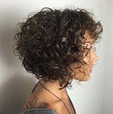 Haarschnitte für lockiges haar funktionieren nicht immer, wenn sie nicht gestylt sind, also ist dies eine schnelle lösung für einen hastigen tag. 60 Most Delightful Short Wavy Hairstyles Lockige Frisuren Kurze Lockige Frisuren Haarschnitt Fur Lockige Haare