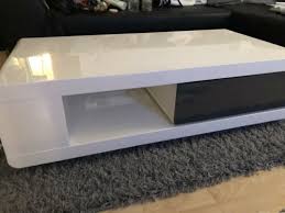 Couchtisch hochglanz couchtisch mit schublade couchtisch design haus und heim wohnzimmer dekor schubladen schöne hintern ideen couchtisch weiss glas ikea beistelltisch couchtisch massiv couchtisch weiß hochglanz vintage schreibtische couchtisch mit schublade. Couchtisch Mit Schublade Grau