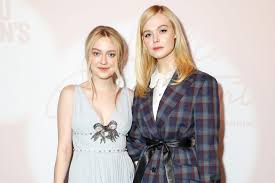 Una rivincita femminile con semplificazione e metafore da programma e a rischio caricatura. Dakota And Elle Fanning To Play Sisters In The Nightingale Adaptation Ew Com