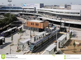 Distancia entre el aeropuerto de toulouse blagnac y el centro es 10 km. Terminal De Aeropuerto Internacional De Toulouse Con La Parada De La Tranvia Imagen De Archivo Editorial Imagen De Recorrido Travelling 57605744