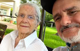 Hey everyone 😄 I'm a 24 year old artist and id love to know your thoughts 